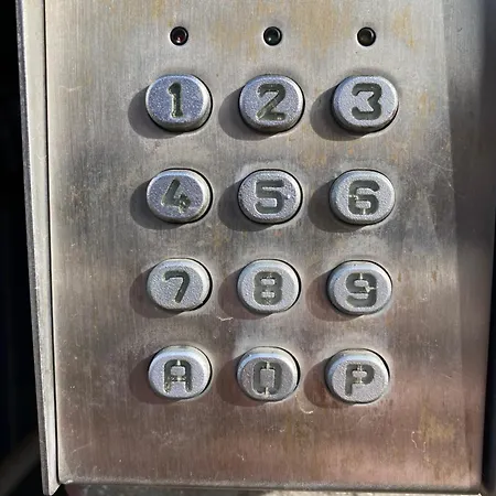 Lumineux Rez-de-chaussee Prox Gare *